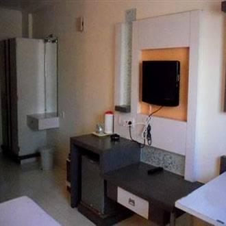 Embassy Hotel Surat Exterior foto